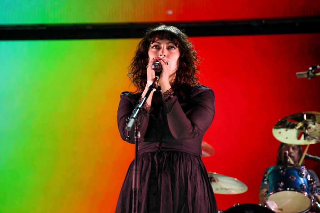 Violet Grohl Releases Debut Solo Songs ‘THUM’ and ‘Applefish’