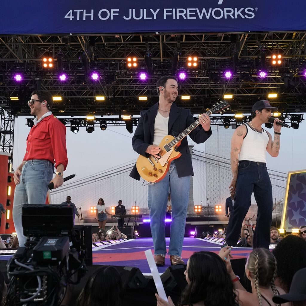 Jonas Brothers, Keke Palmer, Lenny Kravitz Perform at Macy’s 4th of July