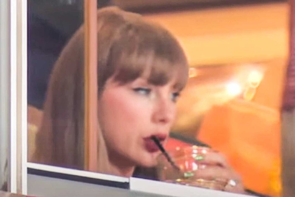 Taylor Swift’s Engagement Ring Makes Public Debut at Game with Travis Kelce