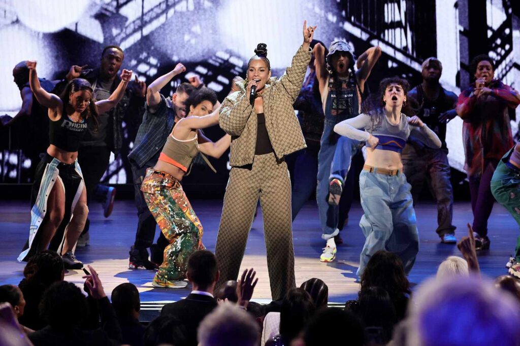 Alicia Keys Sings on a Broadway Stage for the First Time at Hell’s Kitchen