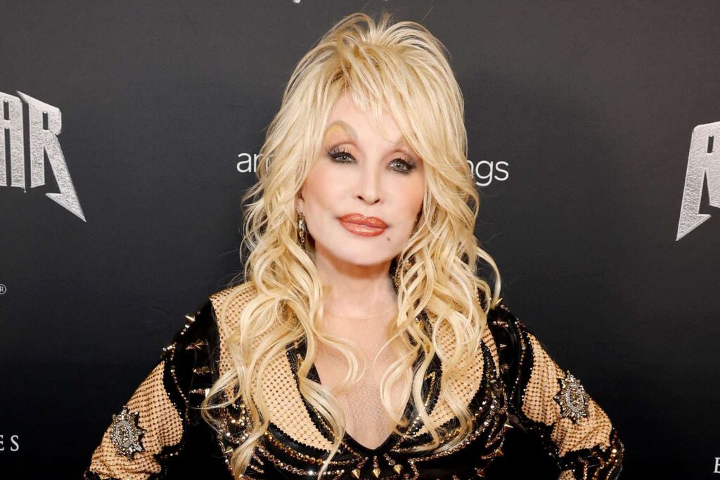 Dolly Parton Postpones Vegas Concerts by Almost a Year Due to ‘Health Challenges’