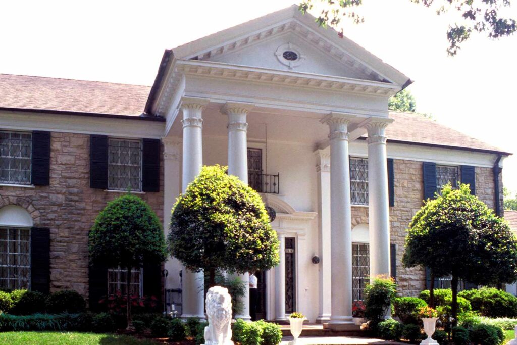 Mo. Woman Sentenced for Trying to Sell Elvis Presley’s Graceland for Millions of Dollars