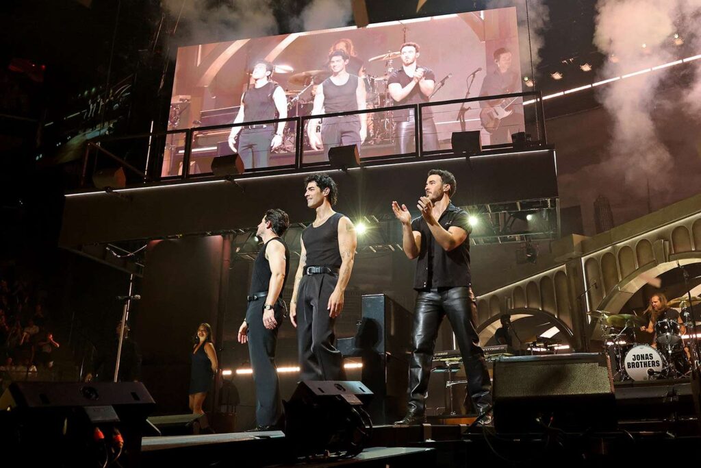 The Jonas Brothers Announce Gender of Fan’s Baby in Sweet Onstage Moment