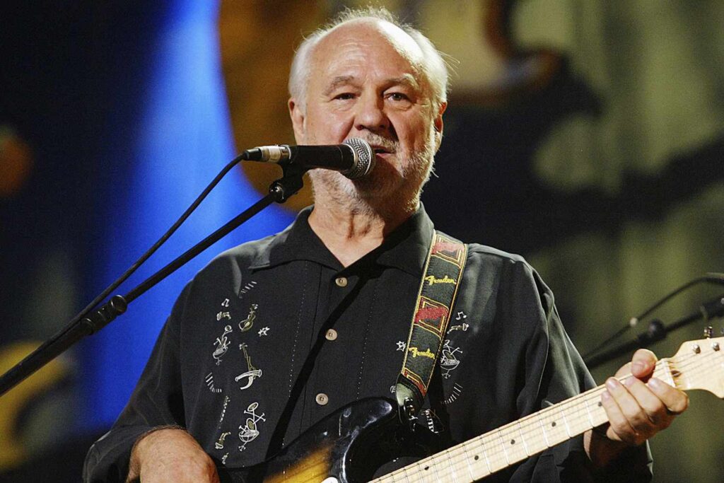 Sonny Curtis, Crickets Member and ‘Mary Tyler Moore Show’ Theme Song Writer, Dead at 88