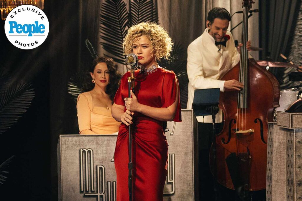 Kelly Clarkson Channels Madonna in Dick Tracy for 2025 Halloween Show (Exclusive)