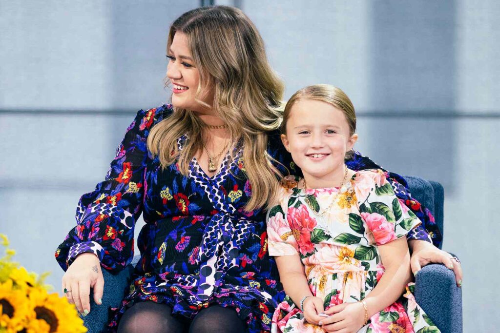 Kelly Clarkson Candidly Shares Parenting Confession About Raising Daughter
