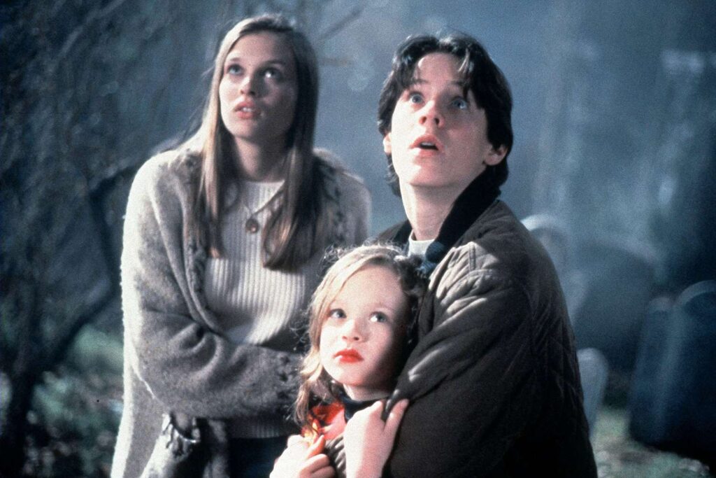 Hocus Pocus Cast, Kenny Ortega Set to Bring Magic to 90s Con 2026 (Exclusive)