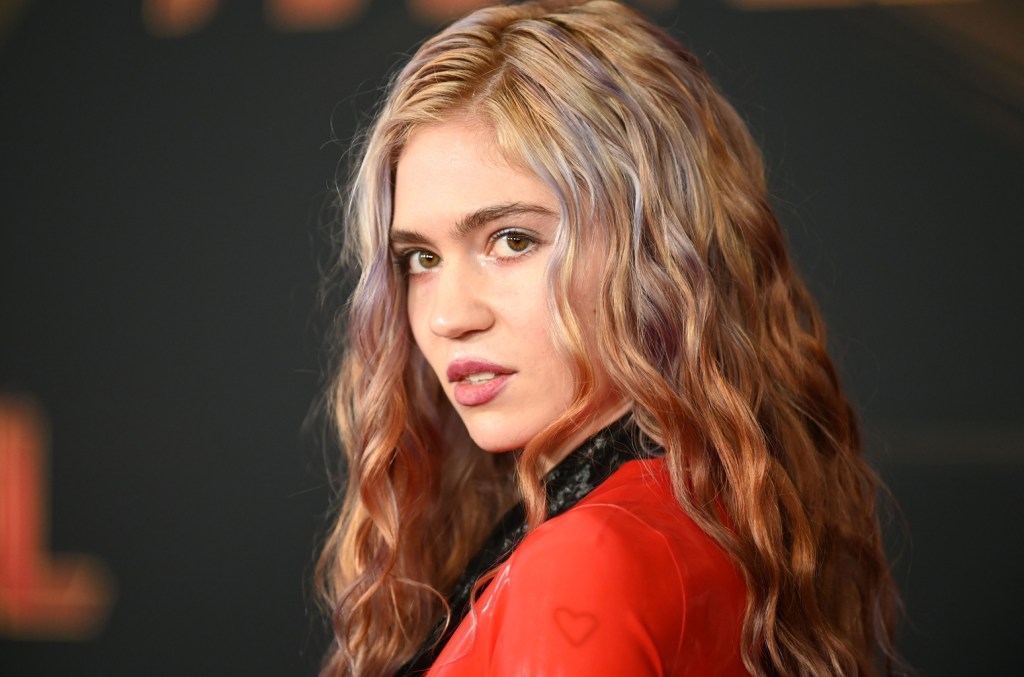 Grimes Defends Selena Gomez From ‘Disturbing’ Online Bullying