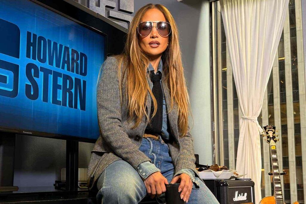 Jennifer Lopez Jokes She Doesn’t Keep Up with Her Exes