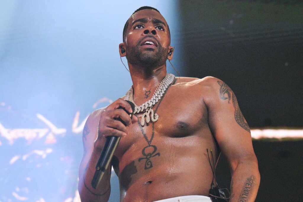 Mario Apologizes to Cameraman After Telling Him to ‘Get the F— Off the Stage’ at Show