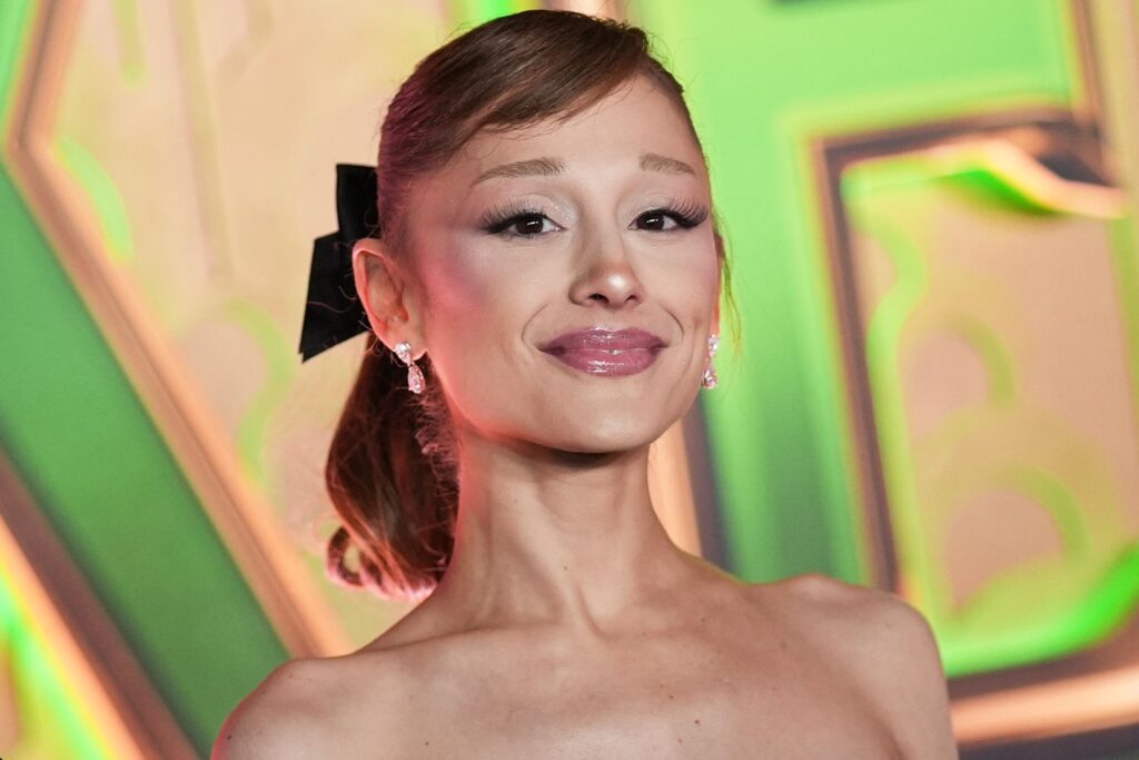 Ariana Grande Asks Photographers to Stop Shouting in Viral Red Carpet Moment