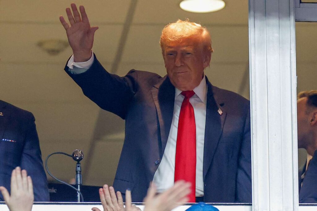 Donald Trump Greeted by Mix of Boos, Cheers, During Commanders, Lions NFL Game